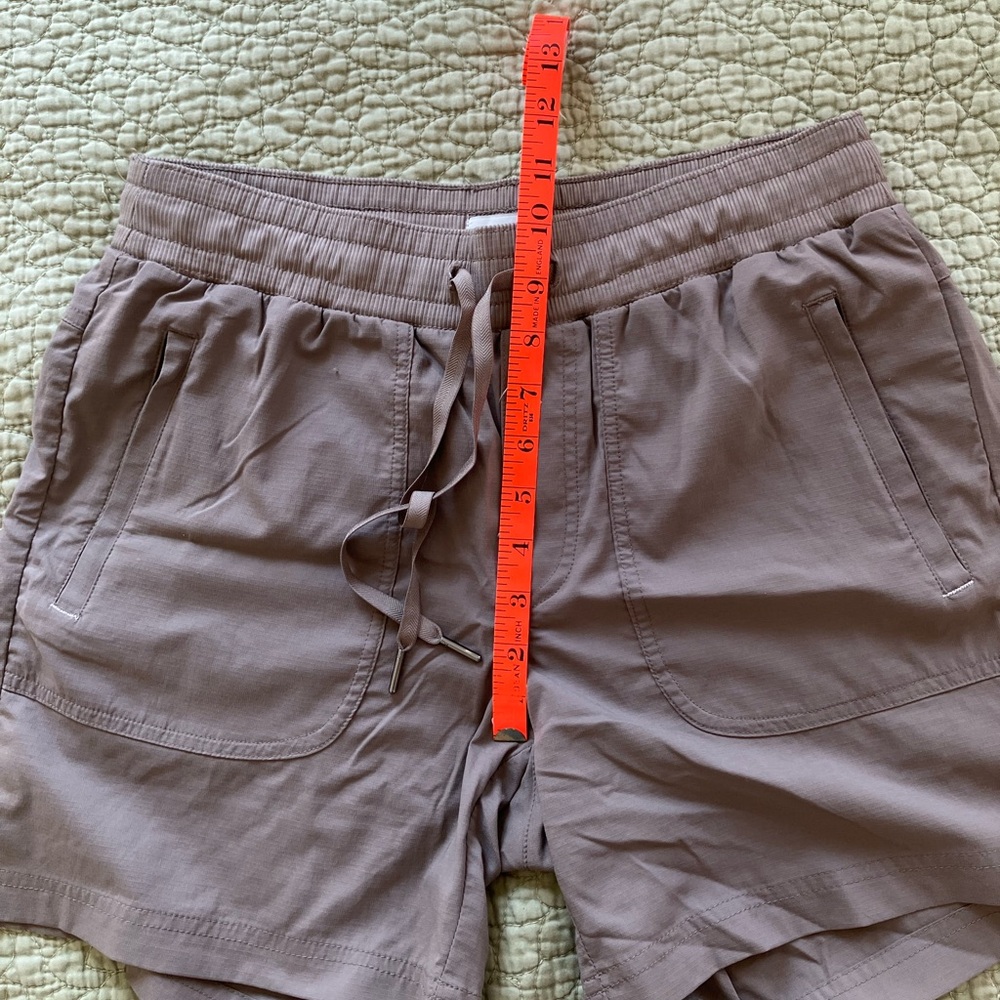 L.L. Bean Women's Vista Camp Shorts Taupe S - Picture 11 of 15